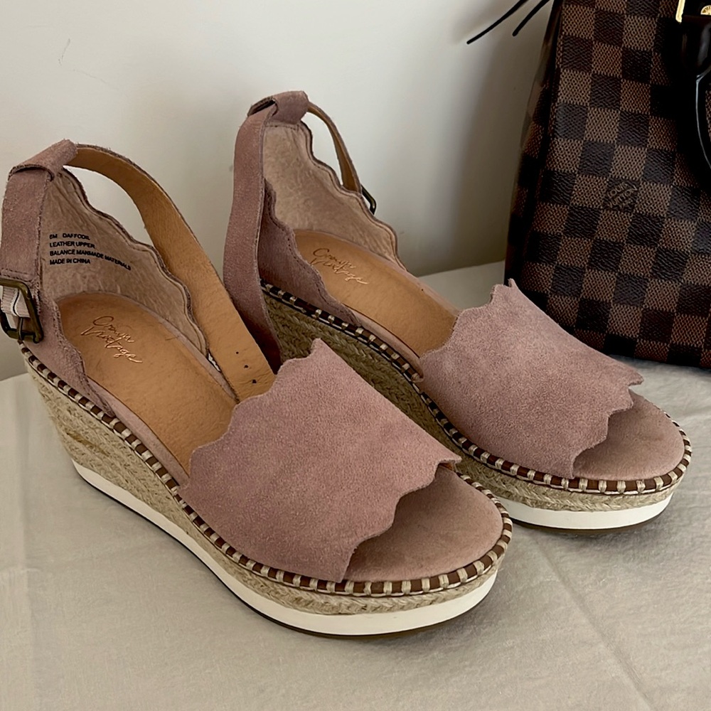 BRAND NEW CROWN VINTAGE- ESPADRILLE WEDGE SANDALS